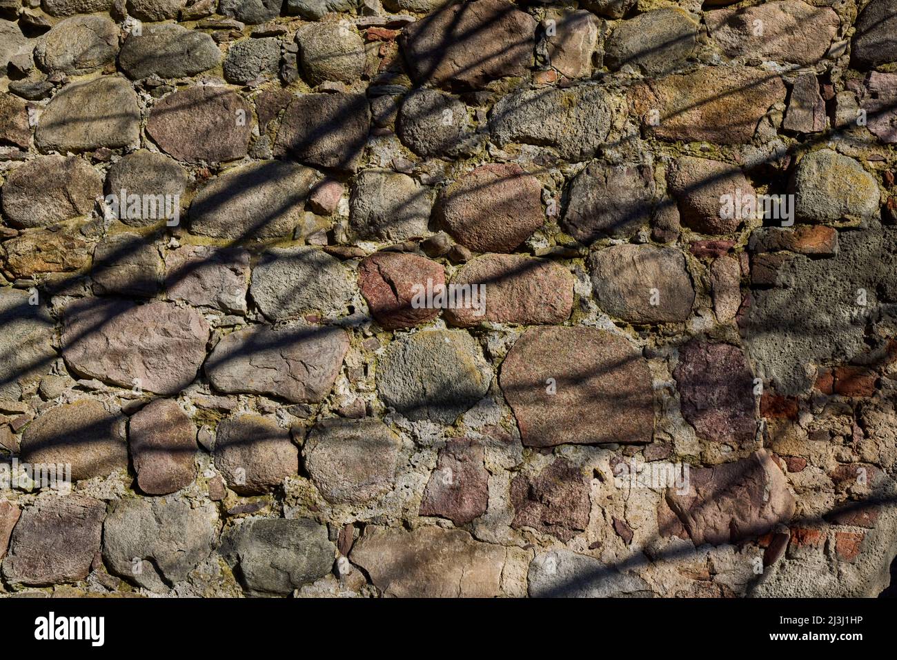 Wand, Feldsteinwand, Schattenguss Stockfoto