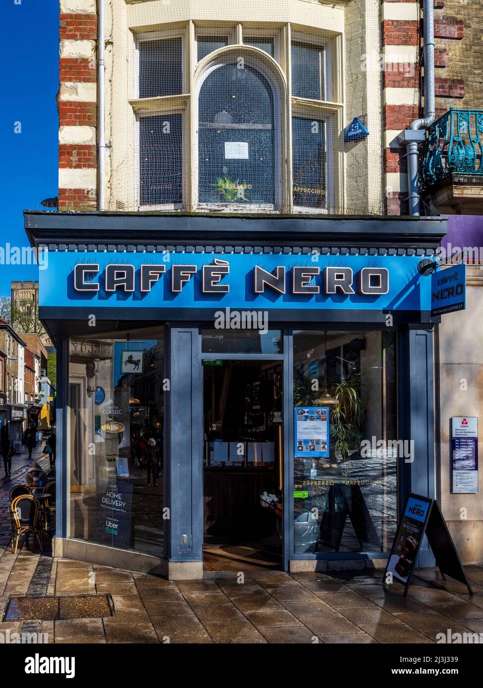 Caffe Nero Sign - Cafe Nero - Caffè Nero - Beschilderung vor einem Caffe Nero Coffee Shop in Norwich UK Stockfoto