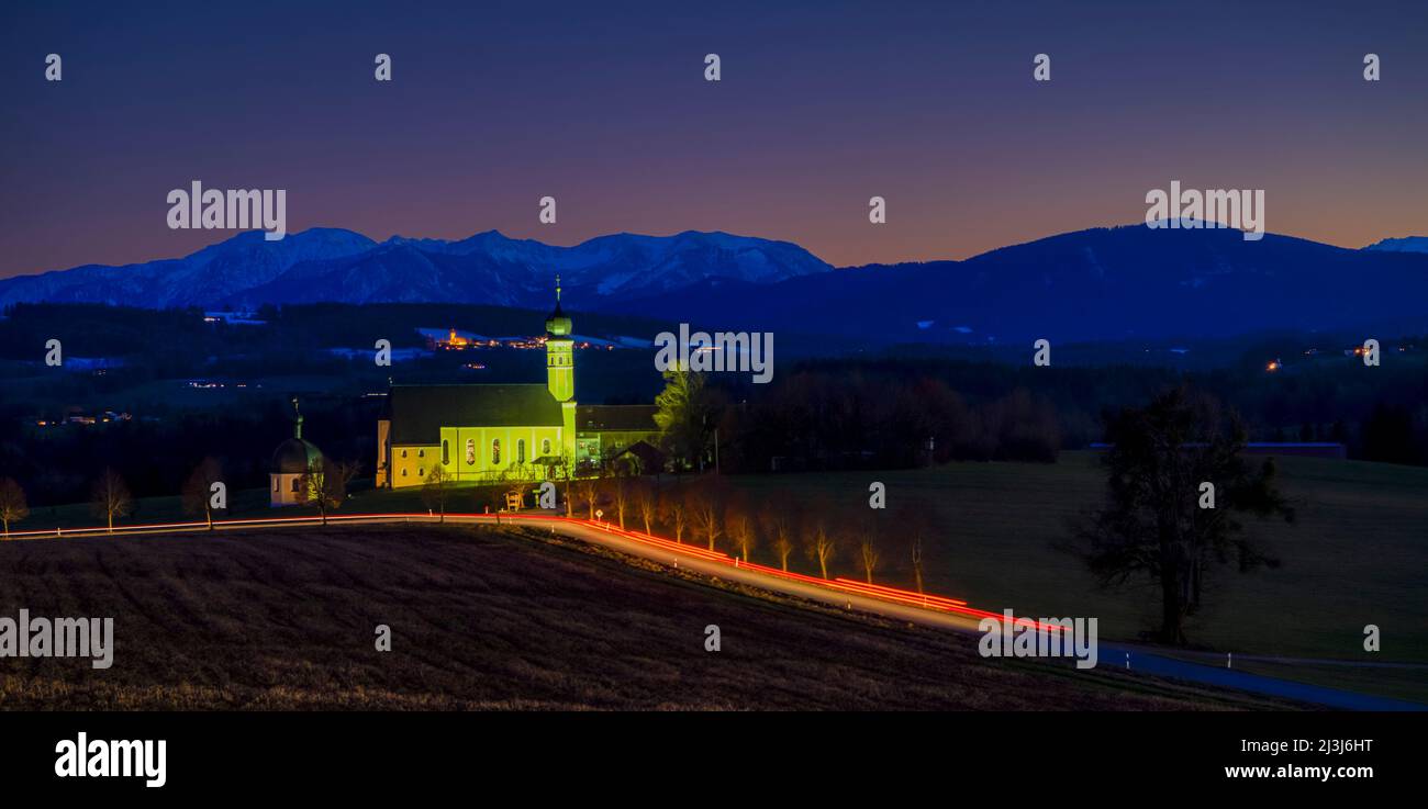 Wilteling, Wallfahrtskirche St. Marinus, im Hintergrund Wendelstein, Bayern, Oberbayern, Deutschland, Europa Stockfoto