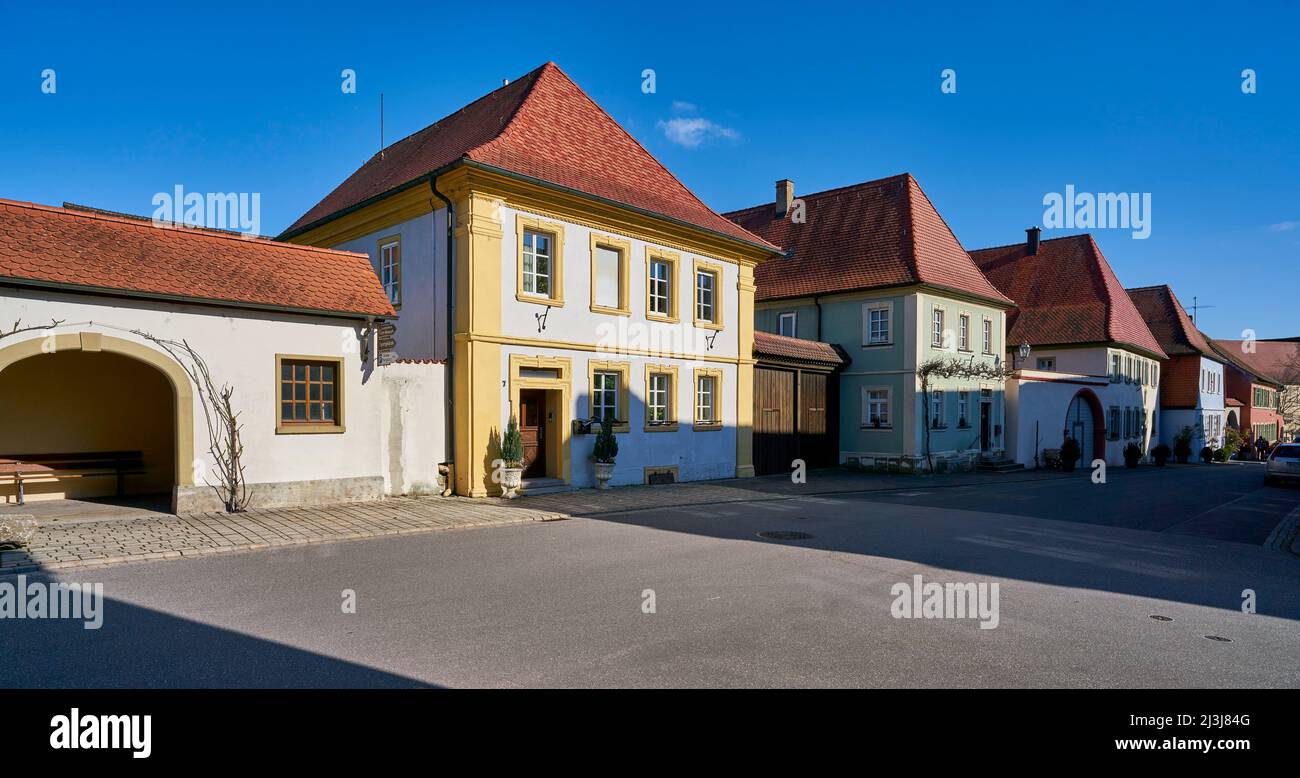 Historisches Dorfzentrum des Weindorfes Sommerach an der Vokacher Mainschleife, Bezirk Kitzingen, Unterfranken, Franken, Bayern, Deutschland Stockfoto