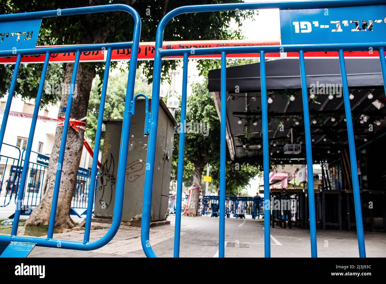 Tel Aviv, Israel - 08. April 2022 die Ilka Bar in der Dizengoff Straße, Schauplatz des palästinensischen Terroranschlags, bei dem mehrere israelische Zivilisten tot waren Stockfoto