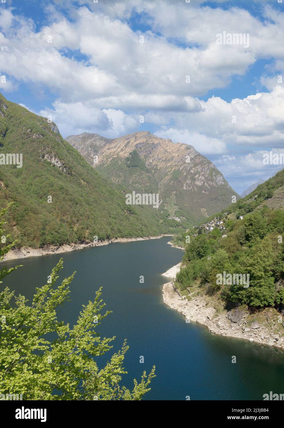 Lago di Vogorno Stausee in Valle Verzasca, Kanton Tessin, Schweiz Stockfoto
