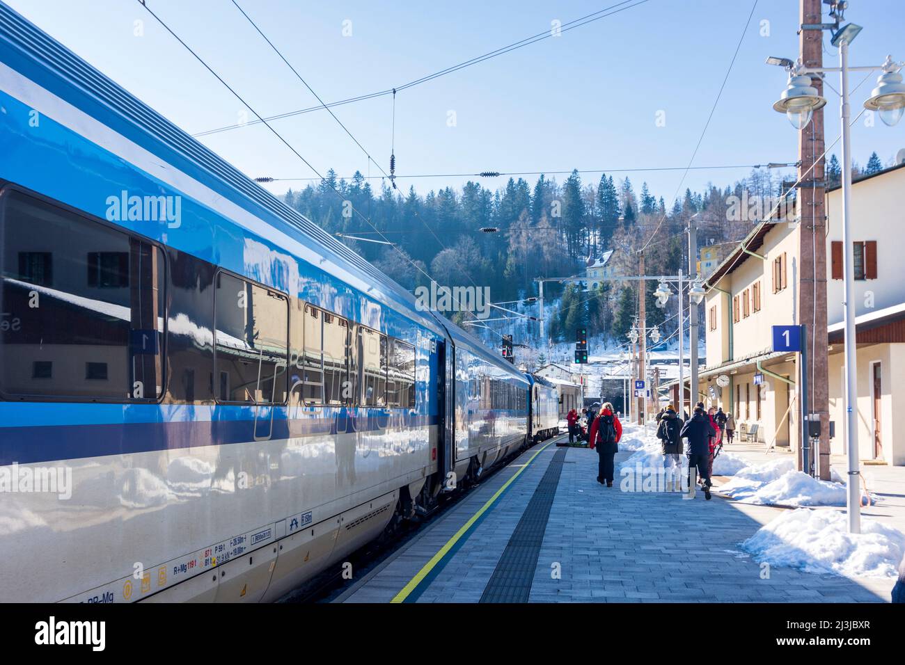 Semmel, Bahnhof Semmel, Railjet in den Wiener Alpen, Niederösterreich, Österreich Stockfoto