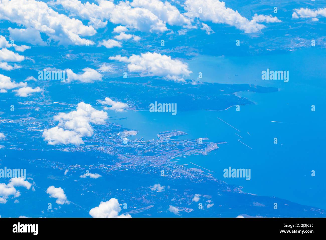 Luftaufnahme der Küste der Adria von einem fliegenden Flugzeug aus mit der Lagune von Marano, Provinz Udine, italienische Region Friaul--Julisch Venetien Stockfoto