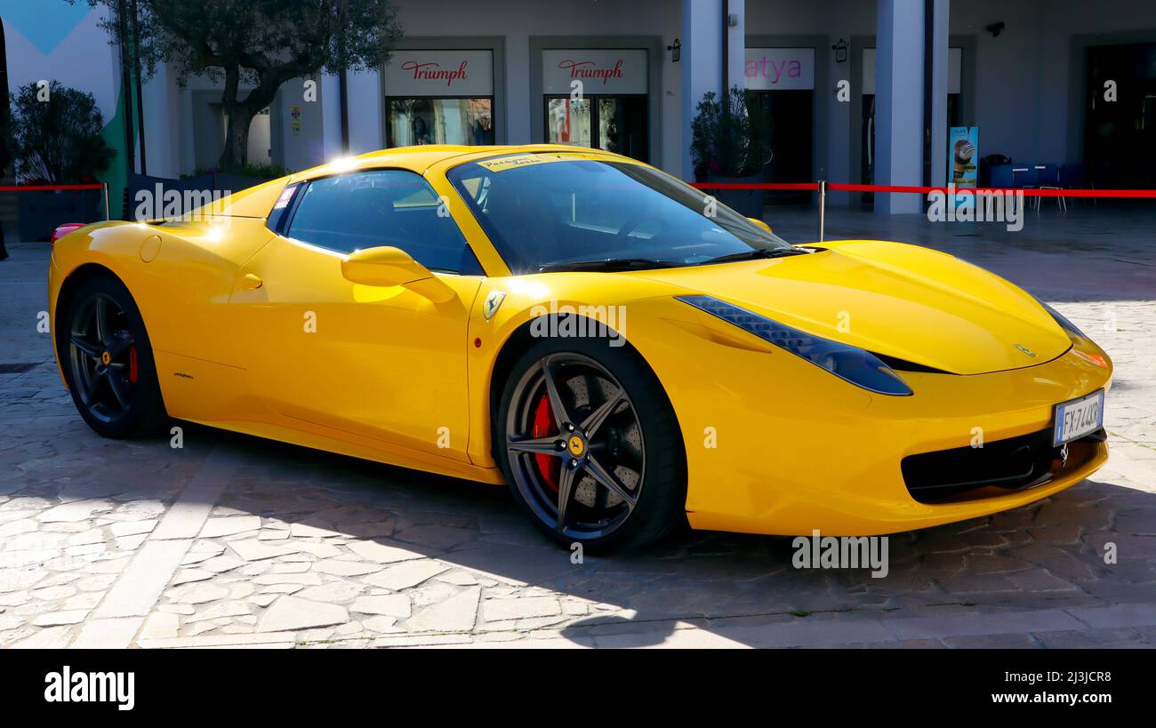 Ferrari 458 Spider. Ferrari ist ein italienischer Luxus-Sportwagen mit Sitz in Maranello, Italien Stockfoto