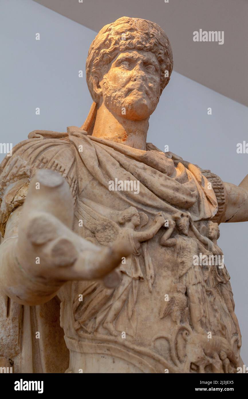 Marmorstatue von Kaiser Hadrian (117138 n.Chr.), Archäologisches