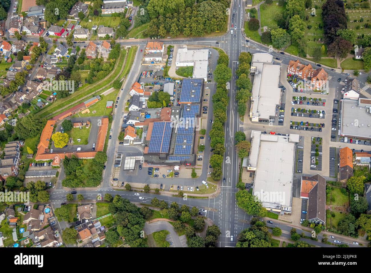 Luftaufnahme, Nahversorgungszentrum mit Rewe, Edeka und Aldi-Supermarkt in der Dortmunder Straße in Herringen, Hamm, Ruhrgebiet, Nordrhein-Westfalen, Deutschland Stockfoto