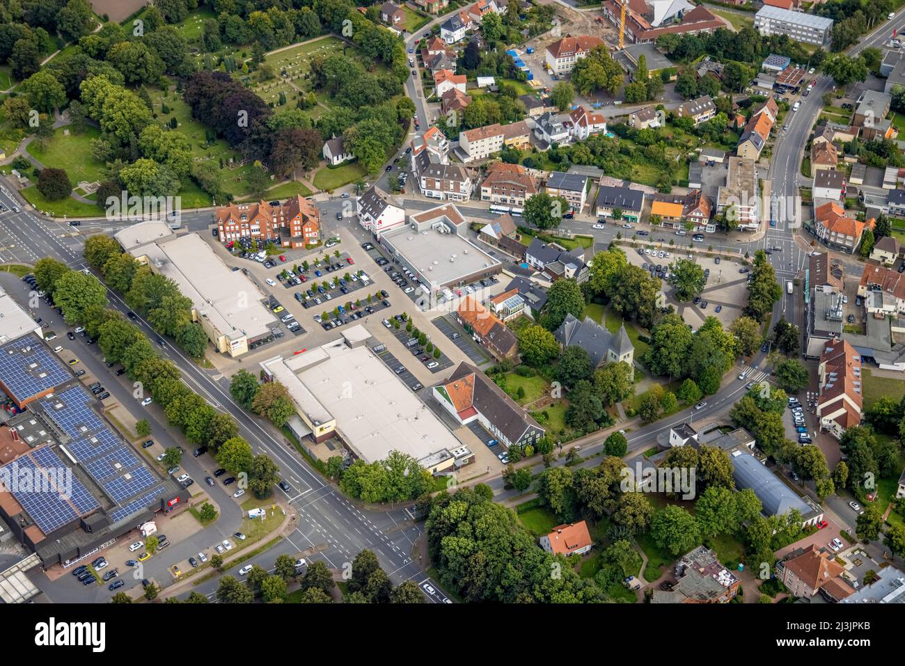 Luftaufnahme, Nahversorgungszentrum mit Rewe, Edeka und Aldi-Supermarkt in der Dortmunder Straße in Herringen, Hamm, Ruhrgebiet, Nordrhein-Westfalen, Deutschland Stockfoto