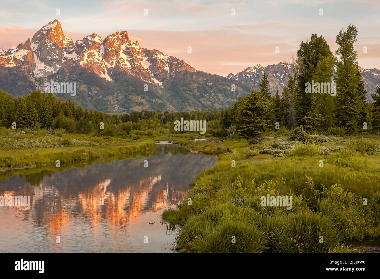 Grand Teton Mountains und der Snake River bei Sonnenaufgang im Gand Teton National Park Stockfoto