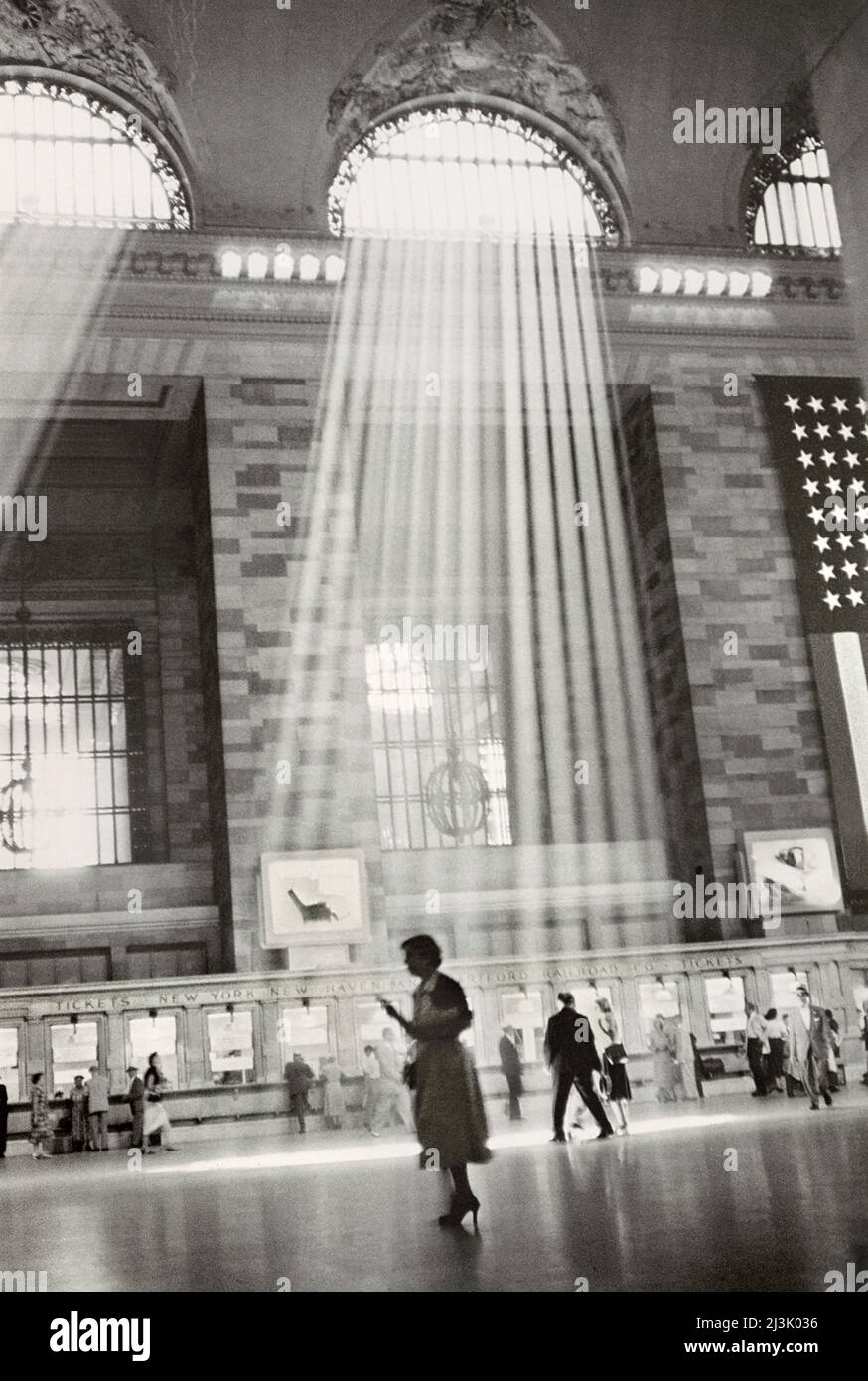 Haupthalle mit Sonneneinstrahlung durch die Fenster, Grand Central Terminal, New York City, New York, USA, Angelo Rizzuto, Anthony Angel Collection, August 1953 Stockfoto