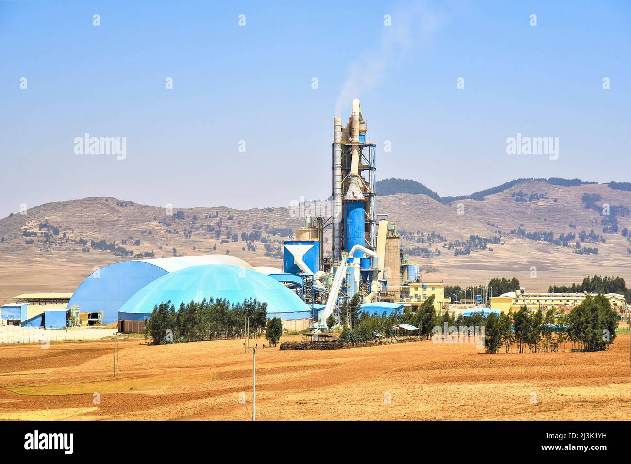 Zementfabrik im ländlichen Athiopien; Athiopien Stockfoto