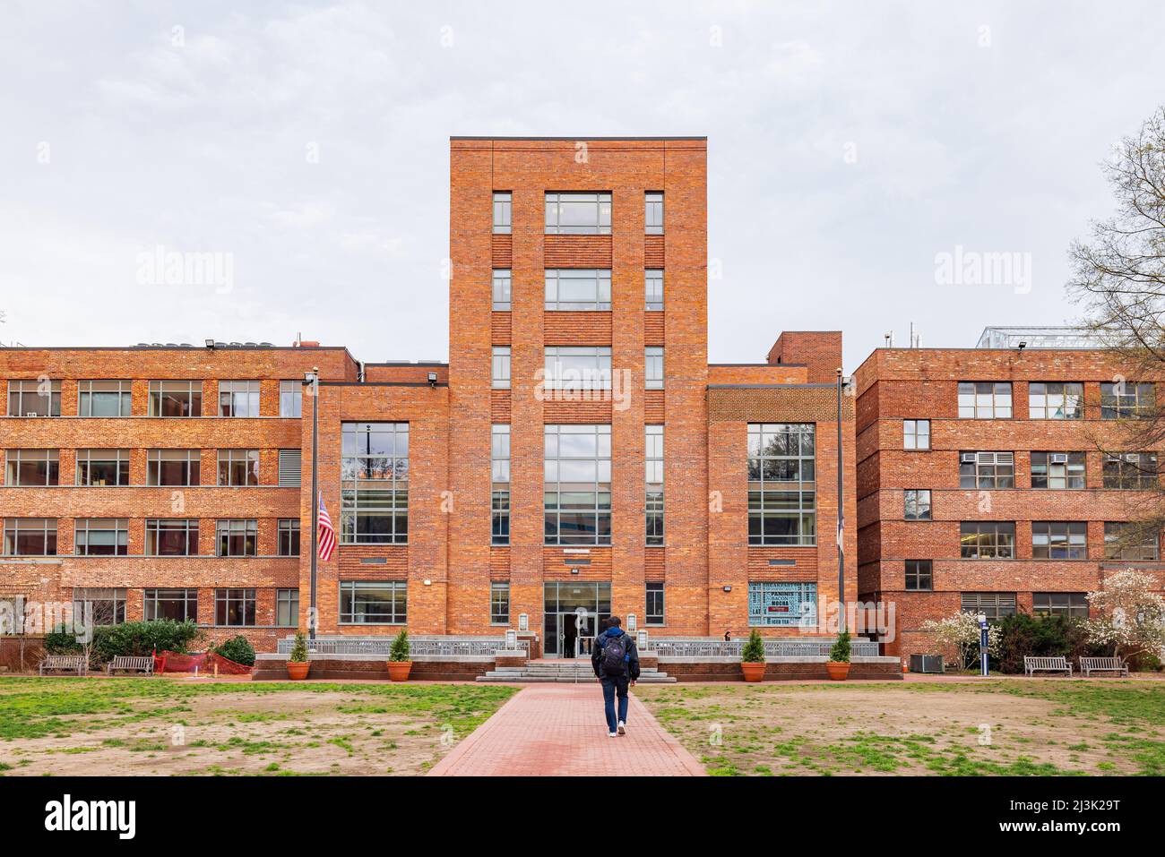 Washington DC, MÄR 31 2022 - Bewölkter Blick auf die George Washington University Stockfoto