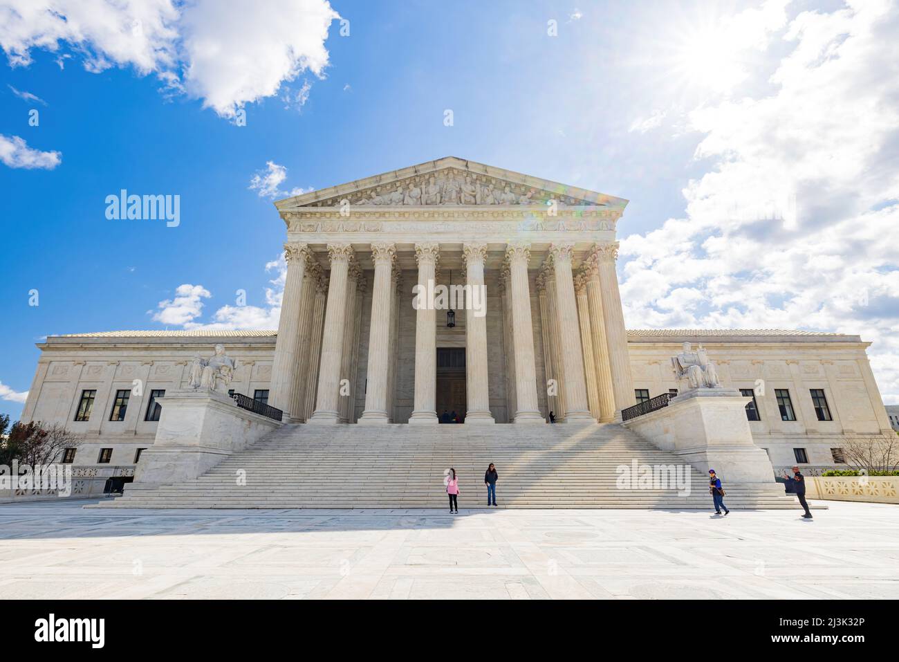 Washington DC, APR 1 2022 - sonnige Sicht auf den Obersten Gerichtshof von Washington Stockfoto