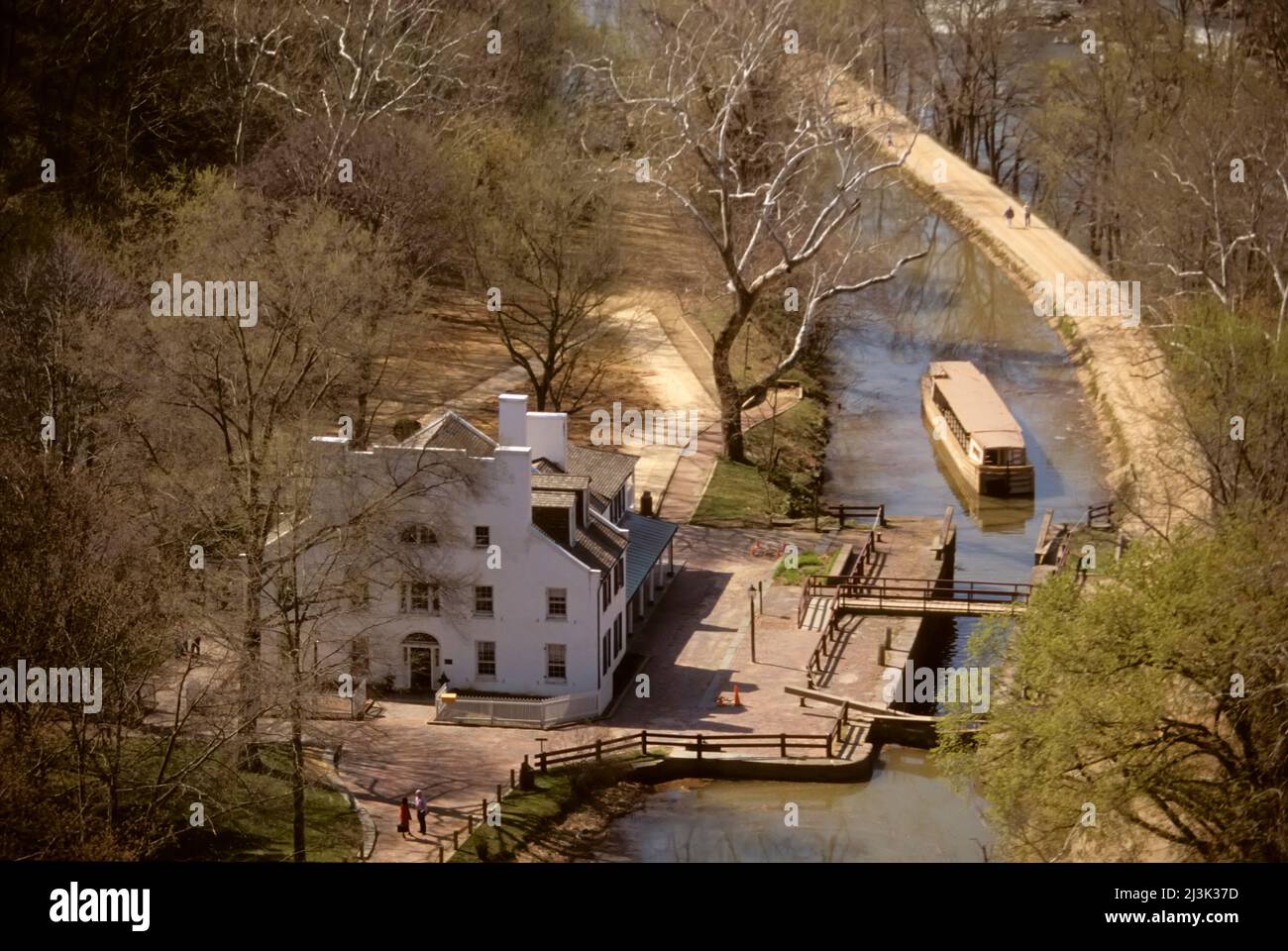 Der C&O Canal Towpath und die Great Falls Tavern aus der Vogelperspektive; Great Falls State Park, Potomac River, Maryland. Stockfoto