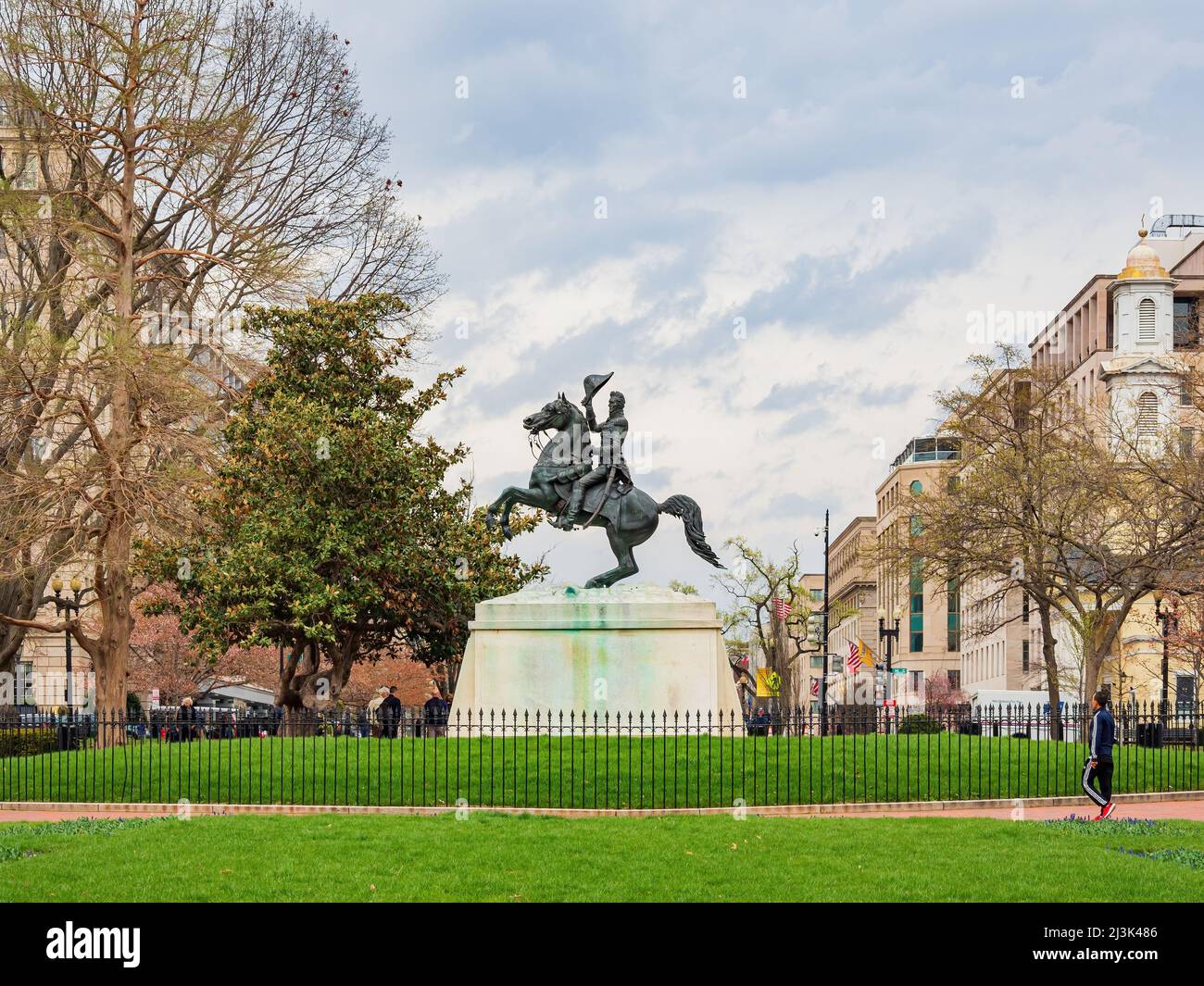 Washington DC, 31 2022. MÄRZ - Bewölkter Blick auf die Bronzestatue auf dem Lafayette Square Stockfoto