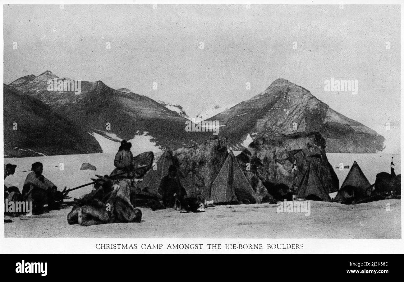 Halbtonfoto von Robert Falcon Scotts Party, die am Weihnachtstag während der Discovery-Expedition in die Antarktis im Jahr 1902 zeltete Stockfoto