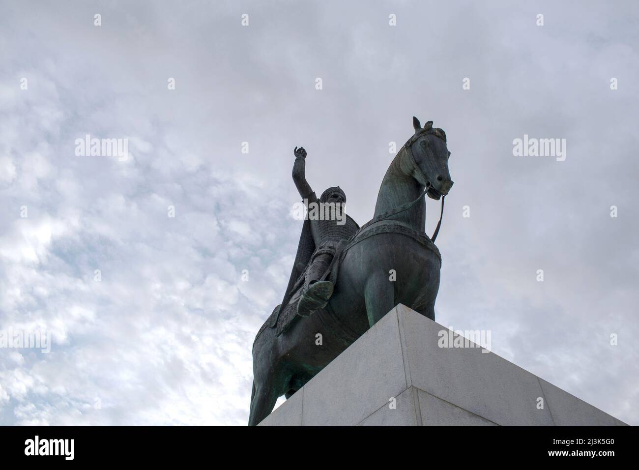 Statue des letzten byzantinischen Imperators (Konstantin XI Palaiologos) auf einem Pferd. Palaio Faliro, Athen, Griechenland Stockfoto