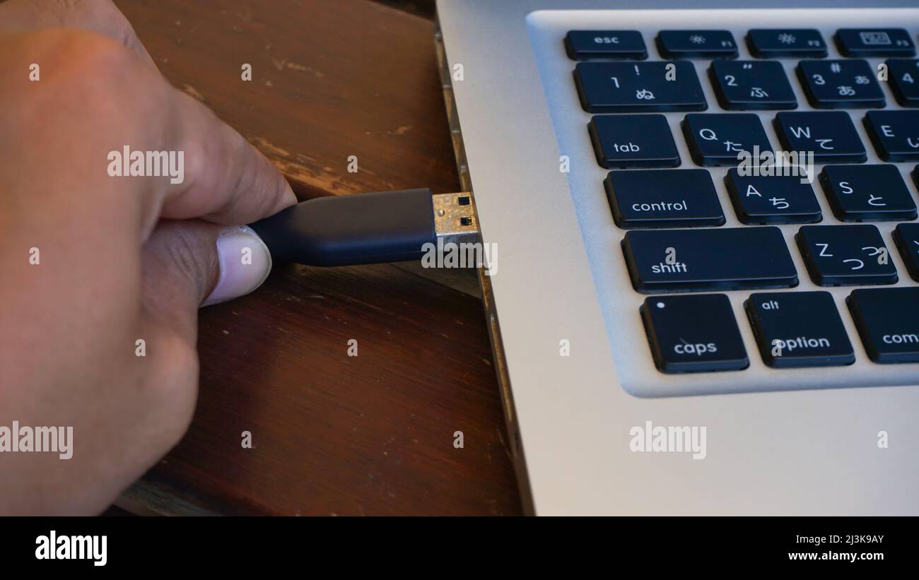 Nahaufnahme der Laptop-Festplatte auf dem Tisch Stockfoto