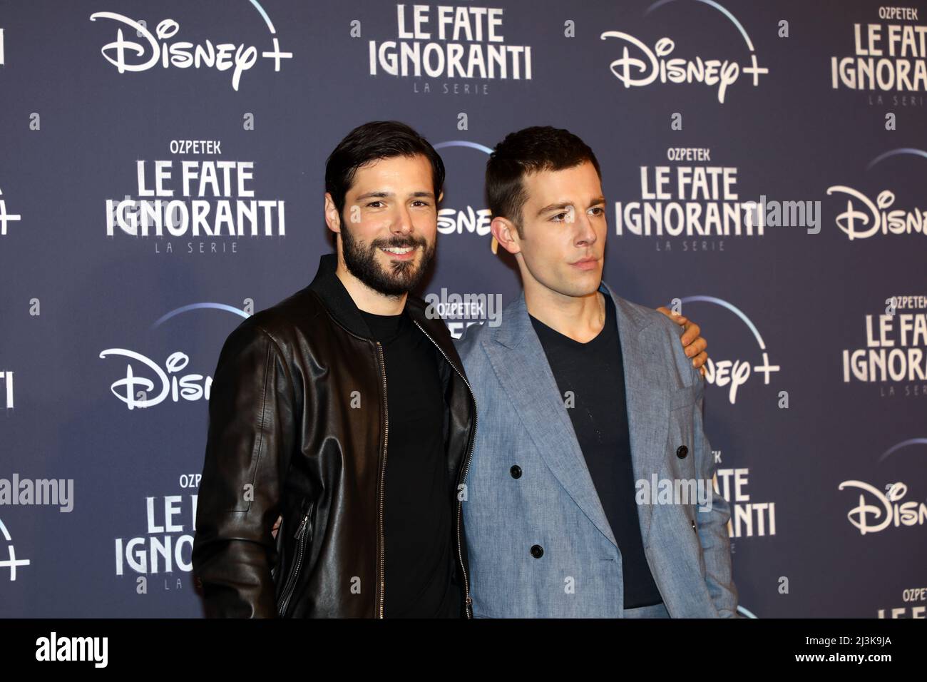 ROM, ITALIEN - 08. APRIL: (L-R) Edoardo Purgatori und Filippo Scichitano nehmen am 08. April 2022 an der Fotoserie „Le Fate Ignoranti“ im St. Regis Grandhotel in Rom, Italien, Teil. Stockfoto