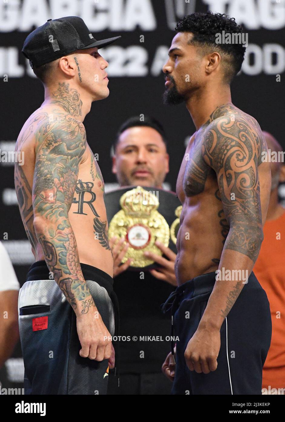 Texas, USA. 08. April 2022. SAN ANTONIO, TX - APRIL 8: (L-R) Gabriel Rosado (167,8lbs) und Shane Mosley jr. (167lbs) für den WBA Continental Americas super Middleweight-Titel im Alamodome Stadium am 9. April 2022 in San Antonio, Texas, USA (Foto von Mikael Ona /PxImages) Kredit: Px Images/Alamy Live News Stockfoto