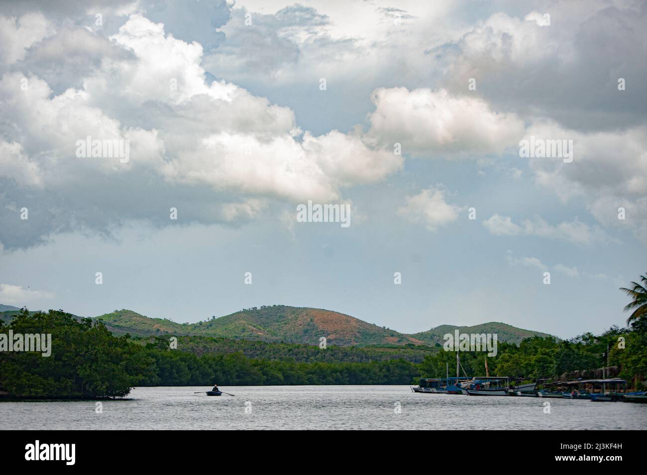 Fischerboote im Hafen von Playa La Boca bei Trinidad, Kuba. Stockfoto