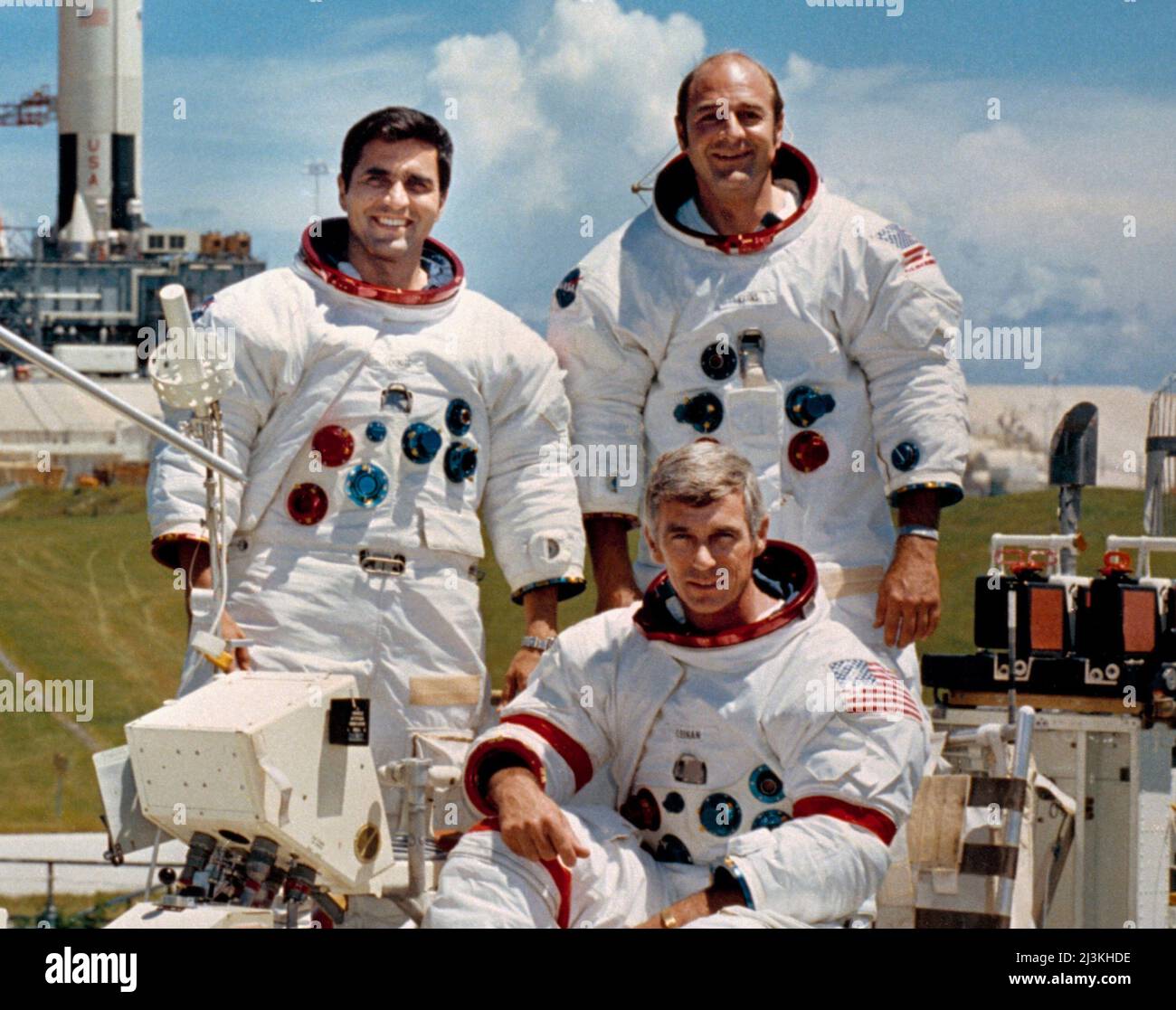 Die Hauptmannschaft für die Mondlandemission Apollo 17 sind: Commander, Eugene Cernan (sitzend), Command Module Pilot Ronald Evans (rechts) und Lunar Module Pilot, Harrison Schmitt. Apollo 17 war die letzte bemannte Mondmission - sie flog im Dezember 1972. Stockfoto