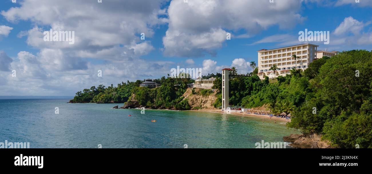 Grand Bahia Principe Cayacoa Hotel am Ufer von Samana mit Blick auf die Bucht von Samana; Halbinsel Samana, Dominikanische Republik, Karibik Stockfoto