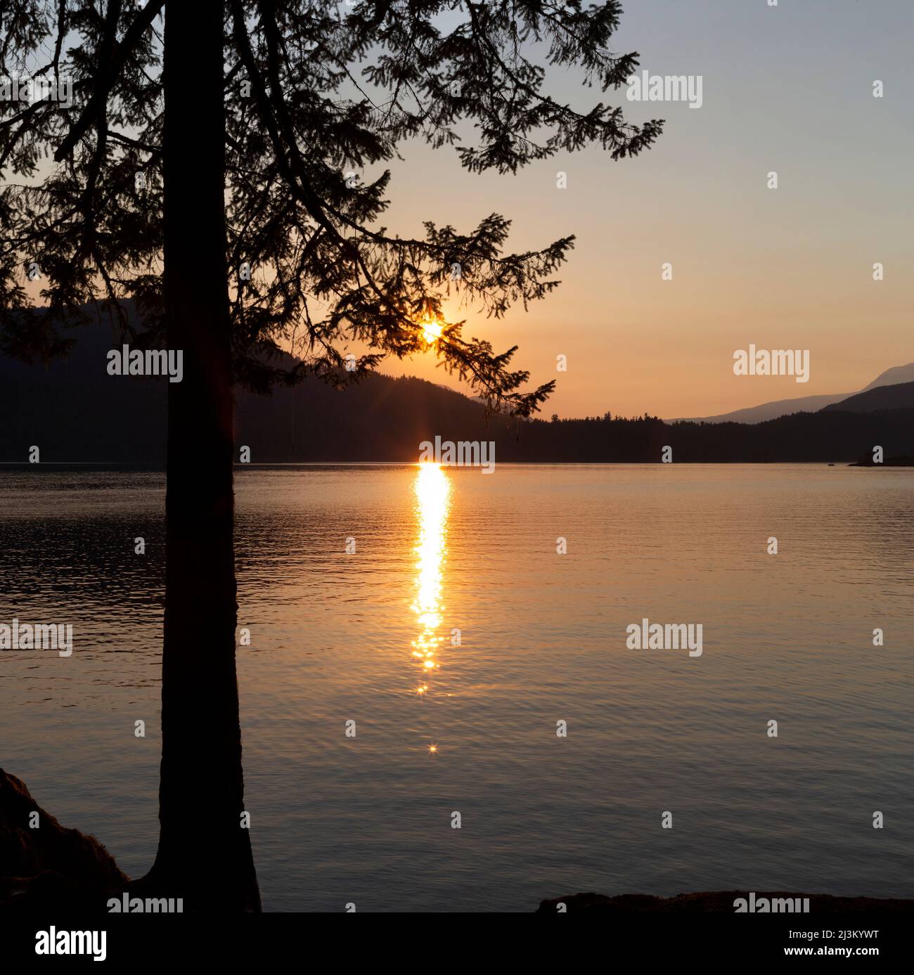 Sonnenuntergang über Ruby Lake an der Sunshine Coast; British Columbia, Kanada Stockfoto