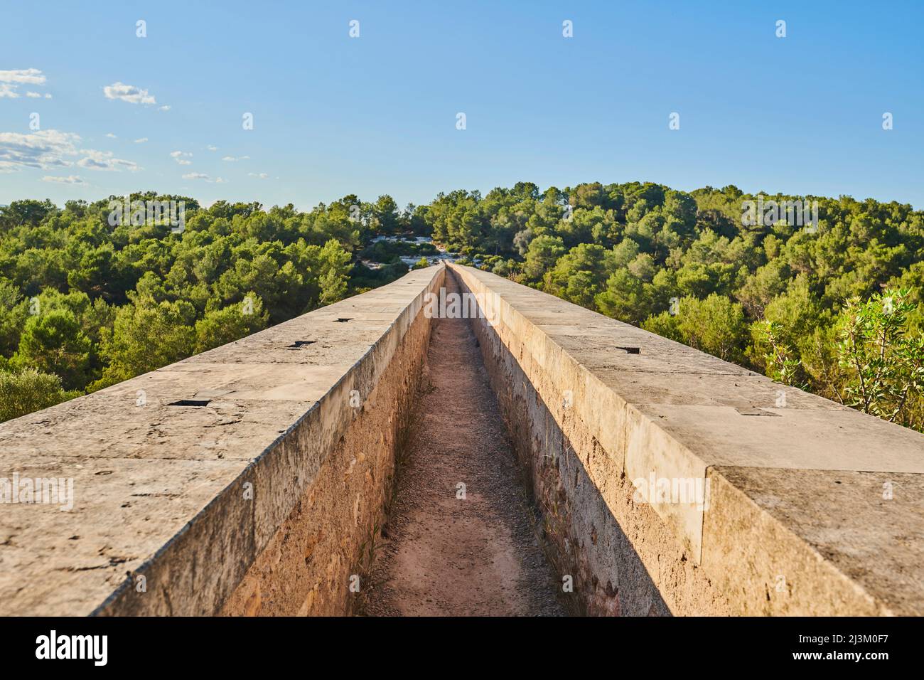 Altes römisches Aquädukt, Aquädukt der Ferreres, Teufelsbrücke; Katalonien, Spanien Stockfoto