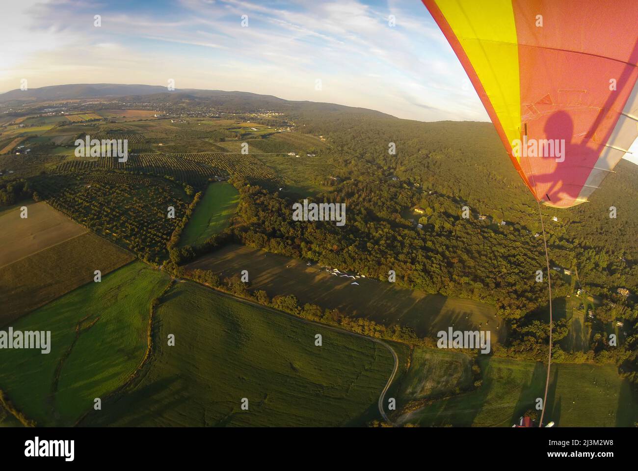 Drachenfliegen über das Landeplatz in der Nähe von High Rock im Cumberland Valley.; Cumberland Valley, Maryland. Stockfoto