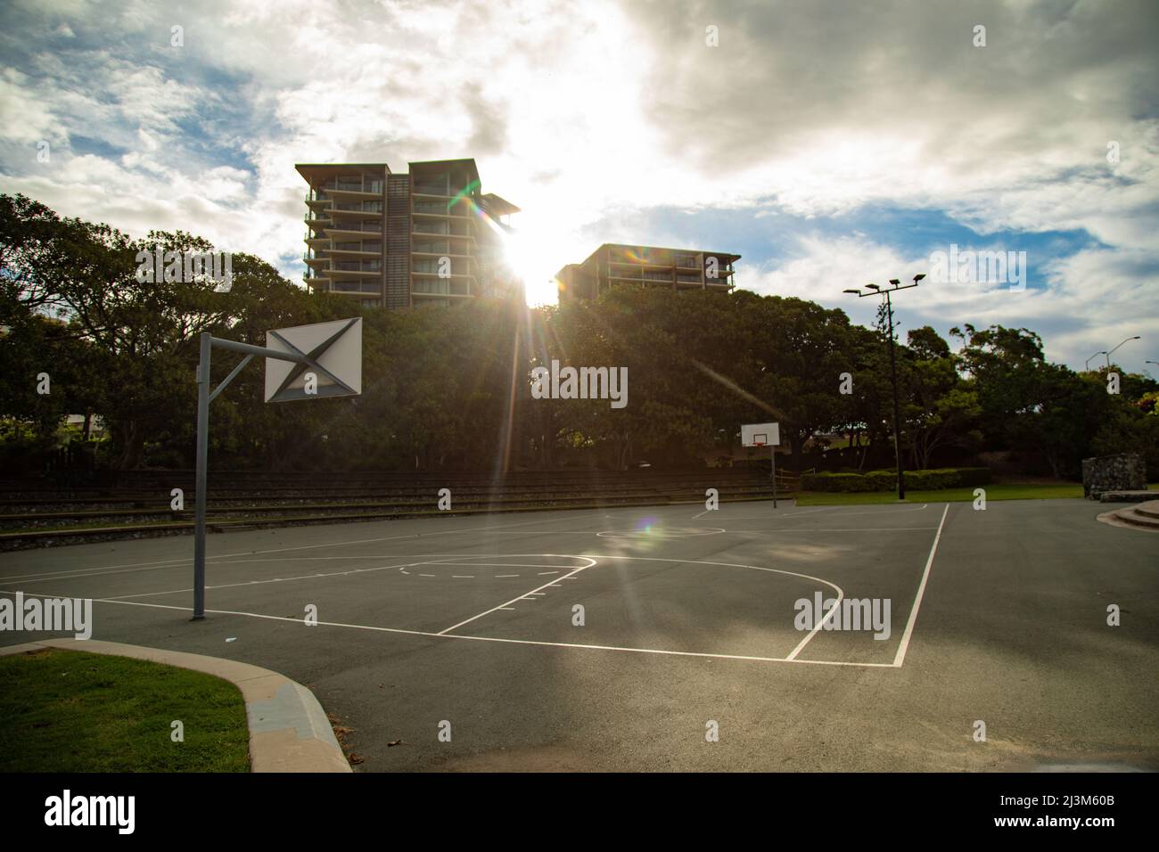 Öffentlicher Basketballplatz im Settlement Cove Park, Redcliffe Australien Stockfoto