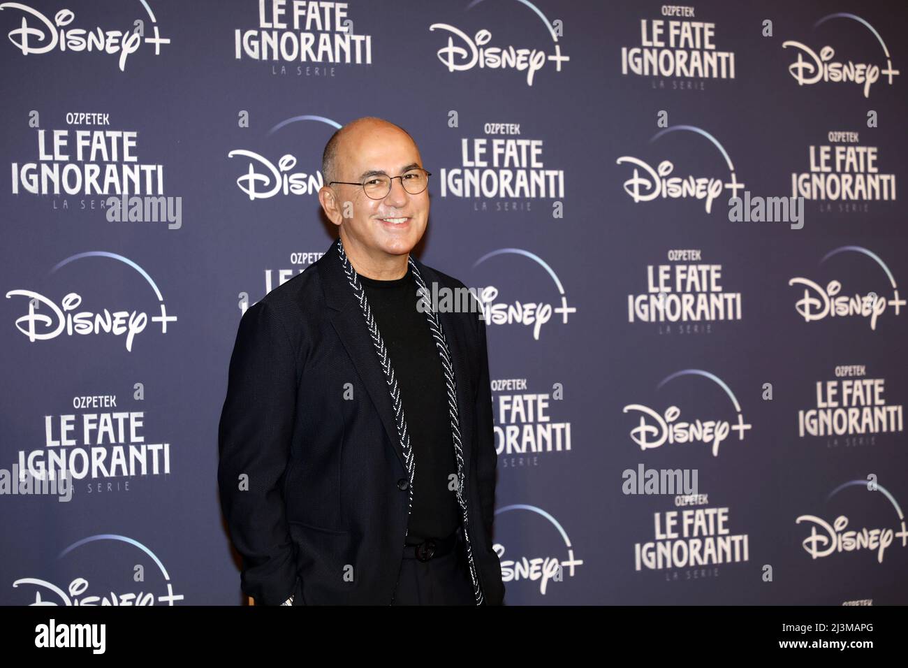 Rom, Italien. 08. April 2022. Regisseur Ferzan Özpetek nimmt am 08. April 2022 an der Fotoserie „Le Fate Ignoranti“ im St. Regis Grandhotel in Rom, Italien, Teil. (Foto: Gennaro Leonardi/Pacific Press) Quelle: Pacific Press Media Production Corp./Alamy Live News Stockfoto