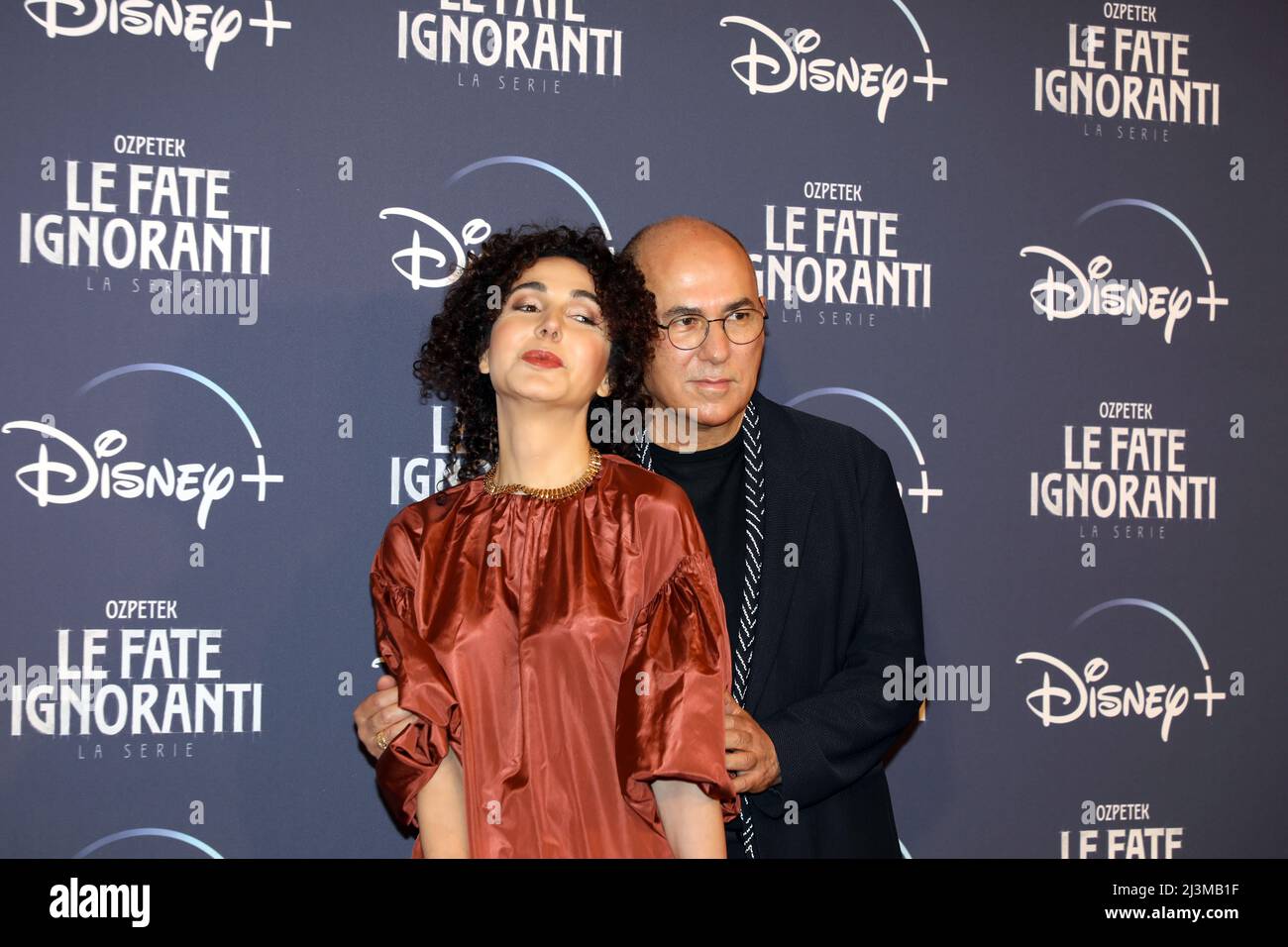 Rom, Italien. 08. April 2022. Lilith Primavera und Regisseur Ferzan Özpetek besuchen am 08. April 2022 die Fotoserie „Le Fate Ignoranti“ im St. Regis Grandhotel in Rom, Italien. (Foto: Gennaro Leonardi/Pacific Press) Quelle: Pacific Press Media Production Corp./Alamy Live News Stockfoto