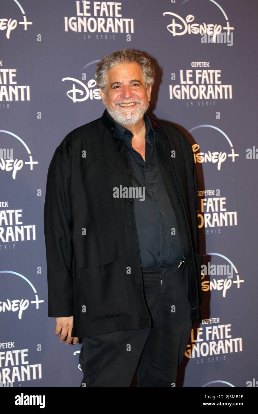 Rom, Italien. 08. April 2022. Edoardo Siravo nimmt am 08. April 2022 an der Fotoserie „Le Fate Ignoranti“ im St. Regis Grandhotel in Rom Teil. (Foto: Gennaro Leonardi/Pacific Press) Quelle: Pacific Press Media Production Corp./Alamy Live News Stockfoto