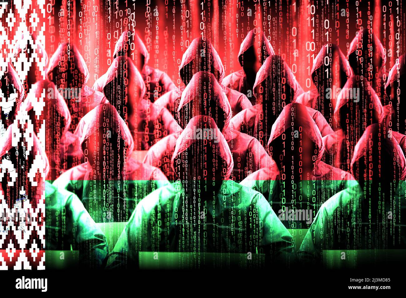 Anonyme Kapuzen-Hacker, Flagge von Belarus, Binärcode - Cyber-Angriffskonzept Stockfoto