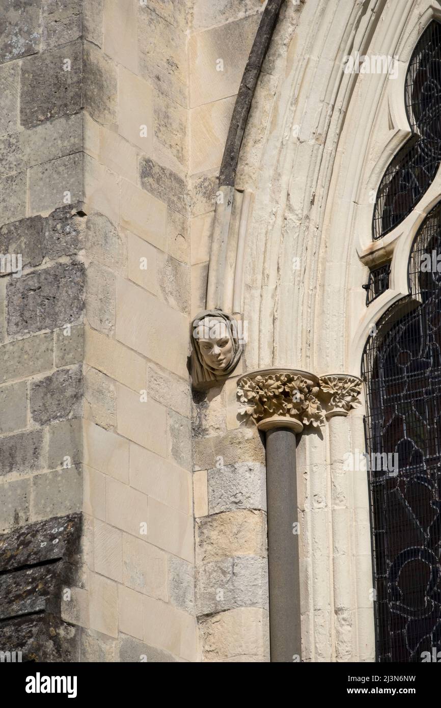 Die Chichester Kathedrale, die formell als Domkirche der Heiligen Dreifaltigkeit bekannt ist, ist der Sitz des anglikanischen Bischofs von Chichester. Stockfoto