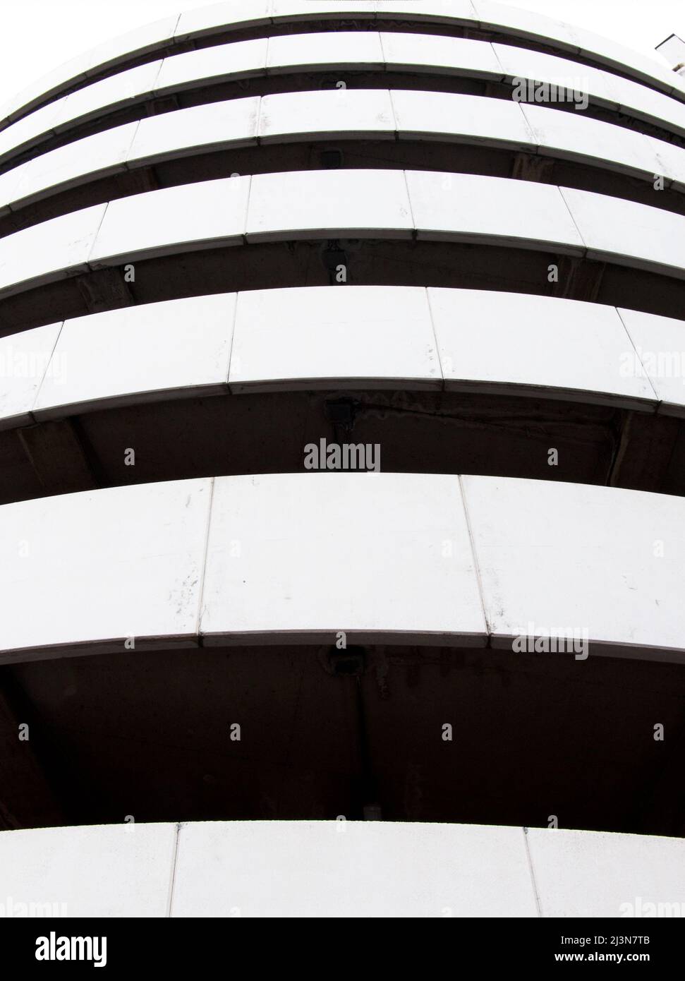 Abstraktion von Kurven für modernes Gebäude (Schwarz-weiß in Neapel) Stockfoto