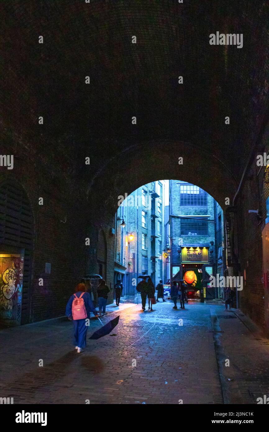 Tunnel unter der Cannon Street Railway Bridge, Green Dragon Court. London UK. Bild aufgenommen am 2021. August Stockfoto