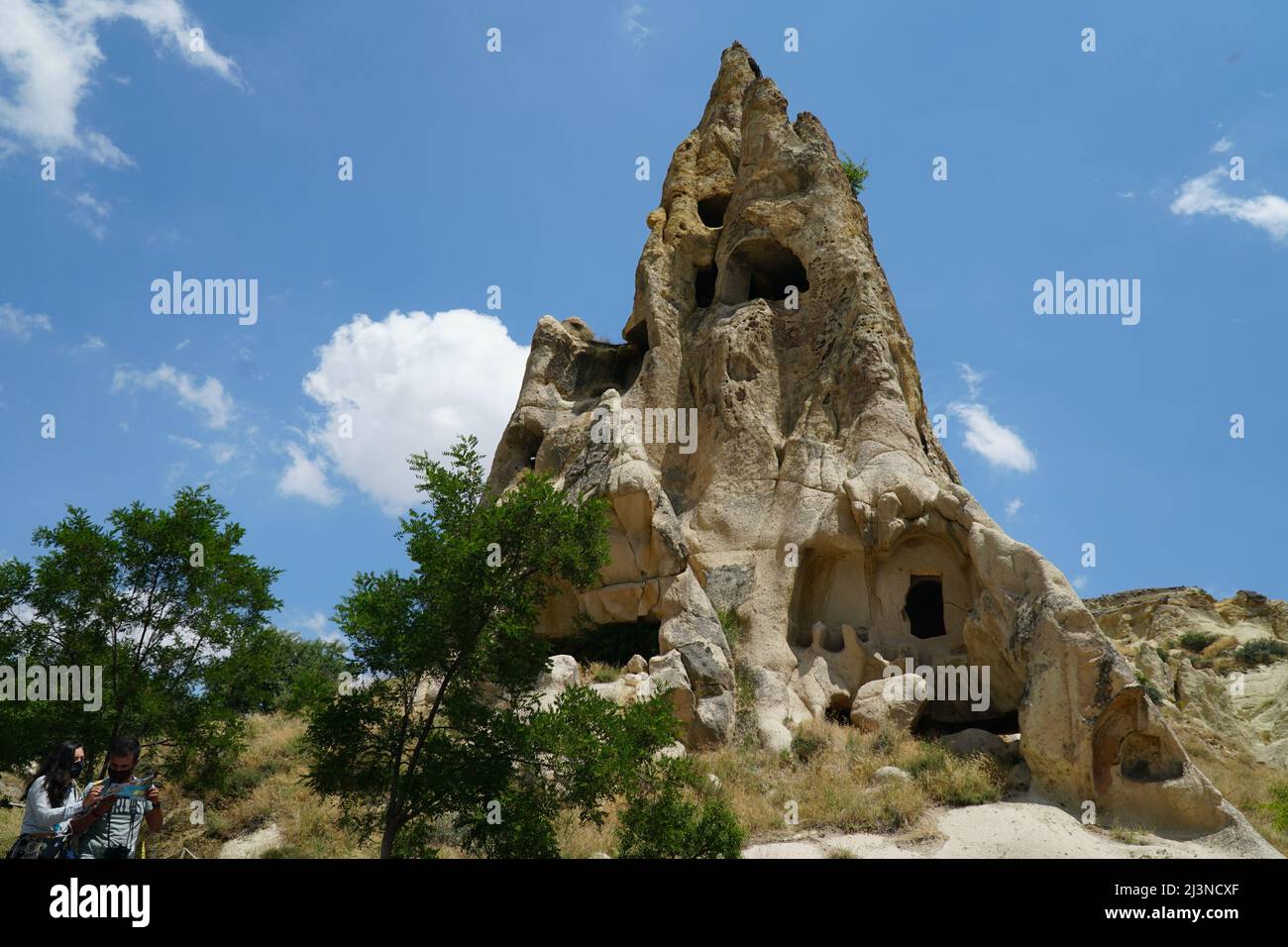 Kappadokien. Höhlenhäuser in Stein gemeißelt, alte Höhlenwohnungen. Einzigartige Felsformationen. Landschaft, Höhlen und Felsformationen in Kappadokien, Türkei Stockfoto