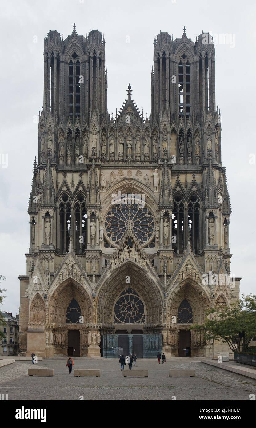 Westfassade der Kathedrale von Reims (Cathédrale Notre-Dame de Reims) in Reims, Frankreich. Stockfoto