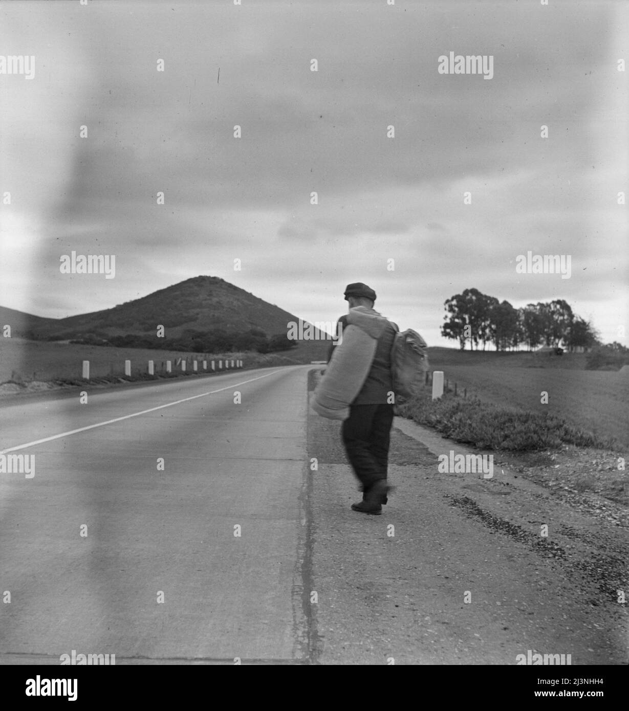 Die Wanderung von Hinterbeinen, Trampen, einzelnen Transienten und unerwünschten Verrückten aus Los Angeles County wegen der Polizeiaktivität. Kalifornien. Stockfoto