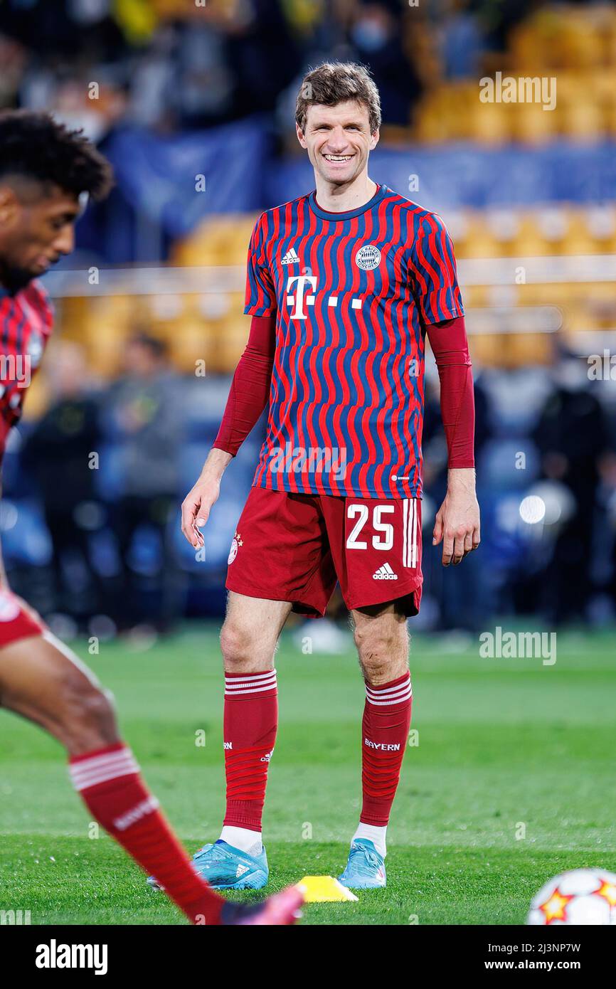 VILLARREAL, SPANIEN - APR 6: Thomas Muller erwärmt sich vor dem UEFA Champions League-Spiel zwischen Villarreal CF und FC Bayern München im Estadio de Stockfoto