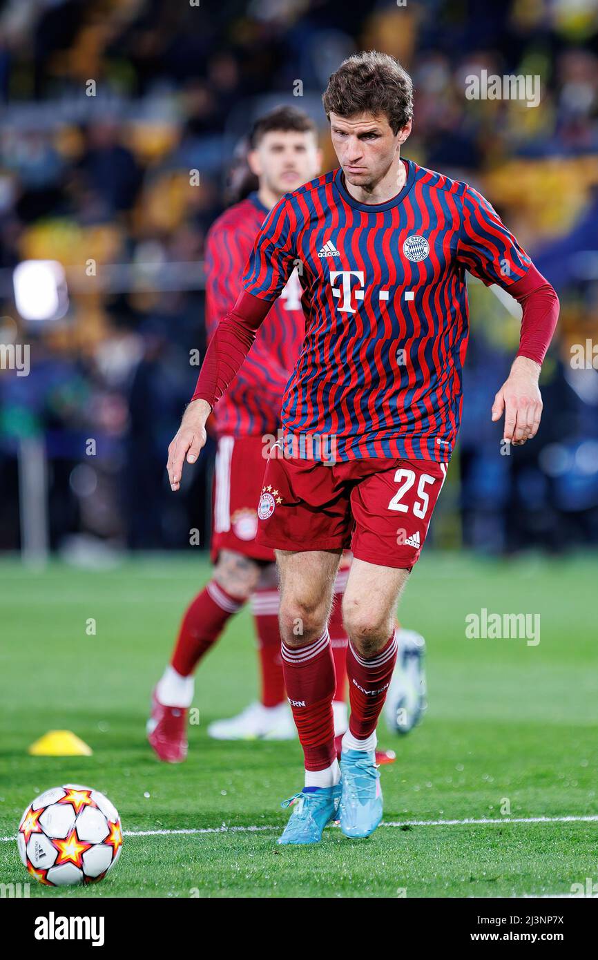 VILLARREAL, SPANIEN - APR 6: Thomas Muller erwärmt sich vor dem UEFA Champions League-Spiel zwischen Villarreal CF und FC Bayern München im Estadio de Stockfoto