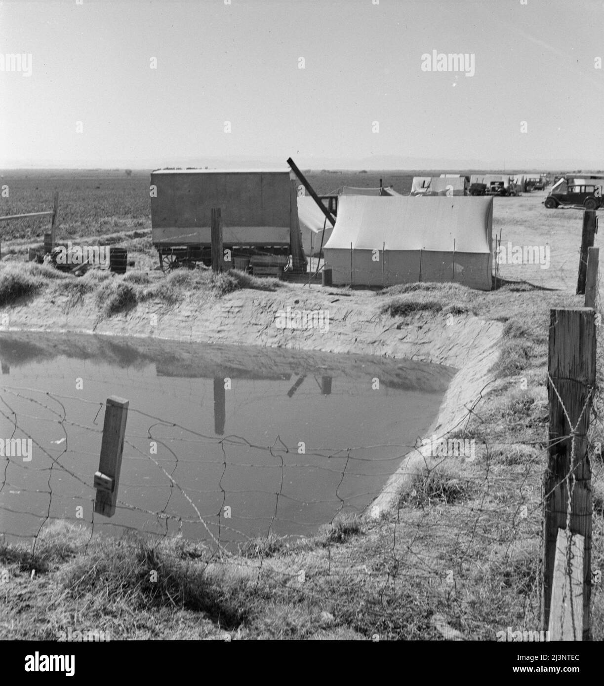 Ditch Bank Camp für Wanderarbeitnehmer in der Landwirtschaft. Kalifornien. Stockfoto