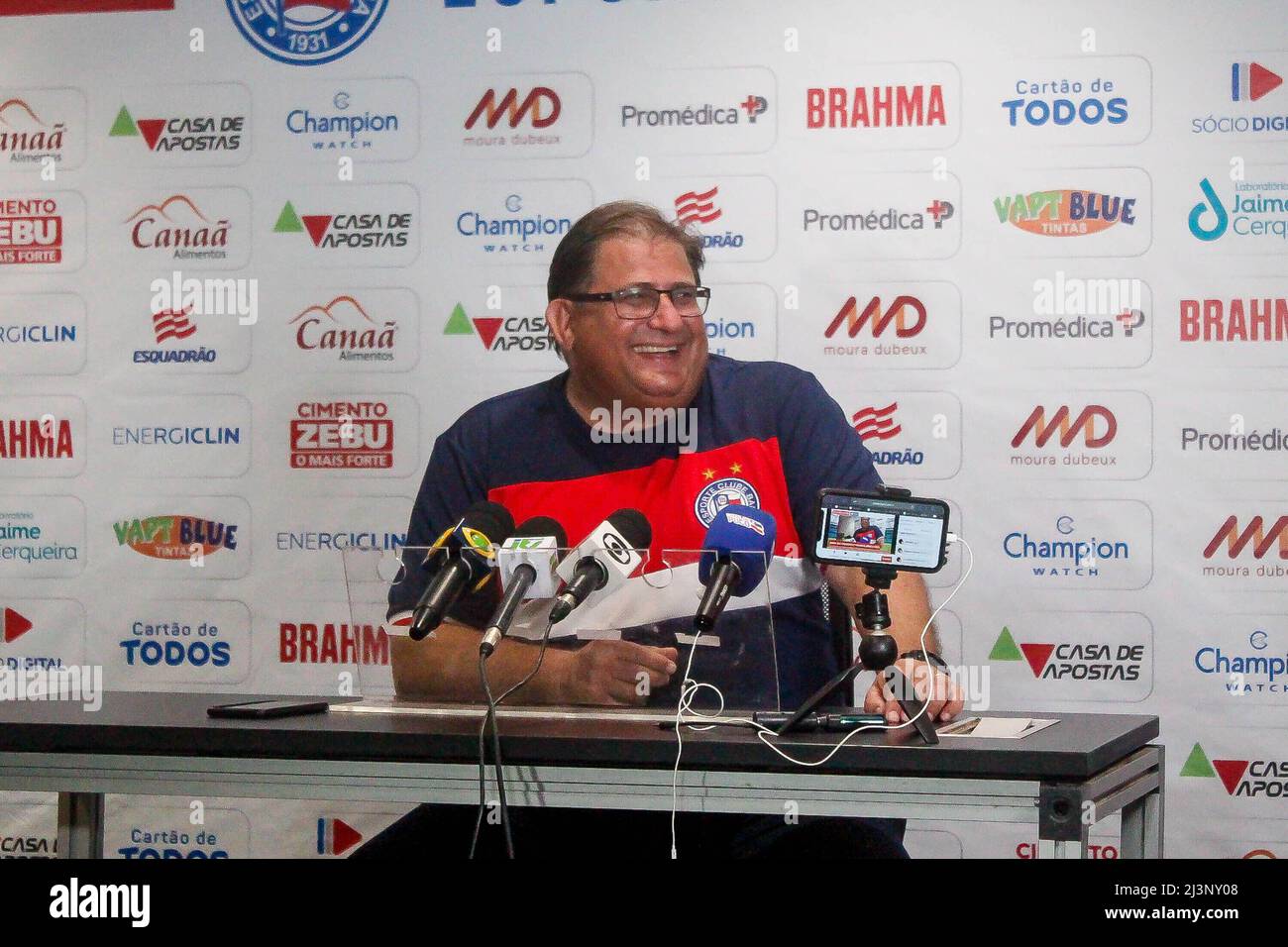 SALVADOR, BA - 09.04.2022: ENTREVISTA COLETIVA BAHIA X CRUZEIRO - Pressekonferenz mit Trainer Bahia Guto Ferreira, nach dem Sieg von 2-0 gegen Cruzeiro, ein Spiel, das für die Runde 1. der Brasileirão Serie B gültig ist. (Foto: Márcio Roberto/Fotoarena) Stockfoto