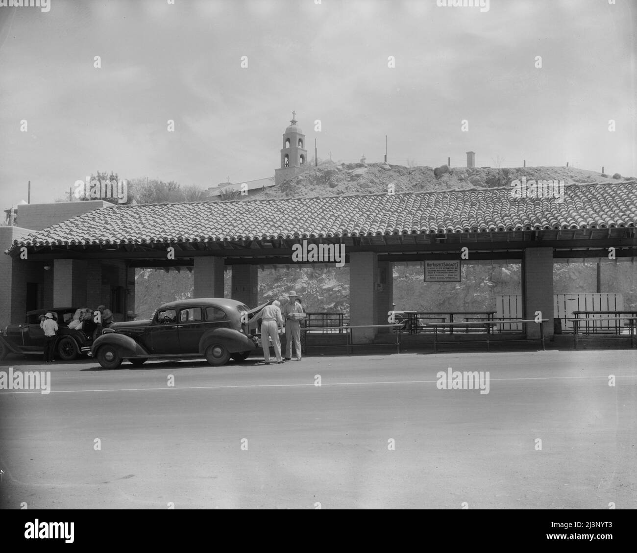 Inspektionsstation auf der California-Arizona State Line, die vom California Department of Agriculture betrieben wird, um die Ausbreitung von Pflanzenschädlingen zu verhindern. Yuma, Arizona. Stockfoto