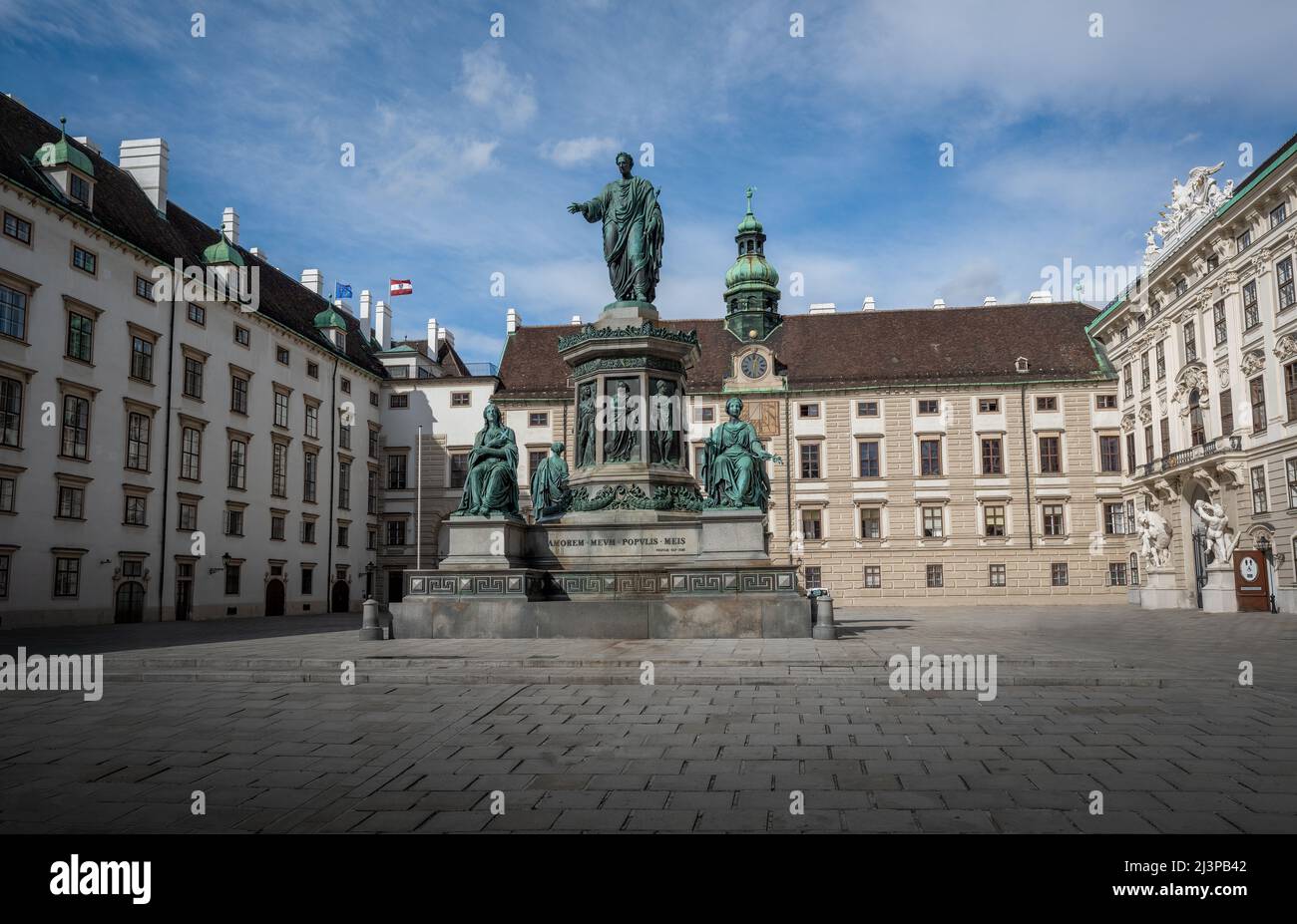 Innenhof der Hofburg und Statue von Franz II. Von Pompeo Marchesi, 1846 - Wien, Österreich Stockfoto