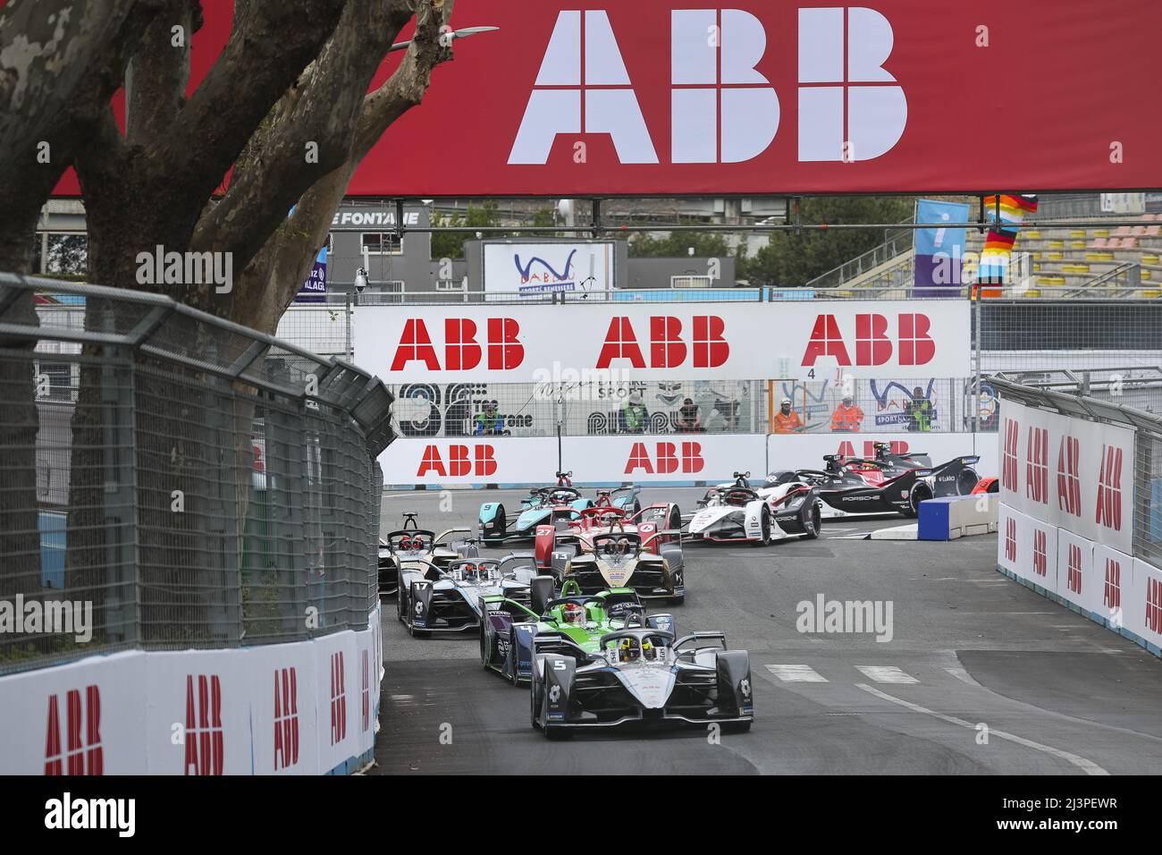 05 VANDOORNE Stoffel (bel), Mercedes-EQ Silver Arrow 02, Actionstart-Rennen 1 während des ePrix von Rom 2022, 3. Treffen der ABB FIA Formel-E-Weltmeisterschaft 2021-22, auf dem Circuit Cittadino dellâ&#x80;&#X99;EUR vom 8. Bis 10. April in Rom, Italien - Foto: Gregory Lenormand/DPPI/LiveMedia Stockfoto