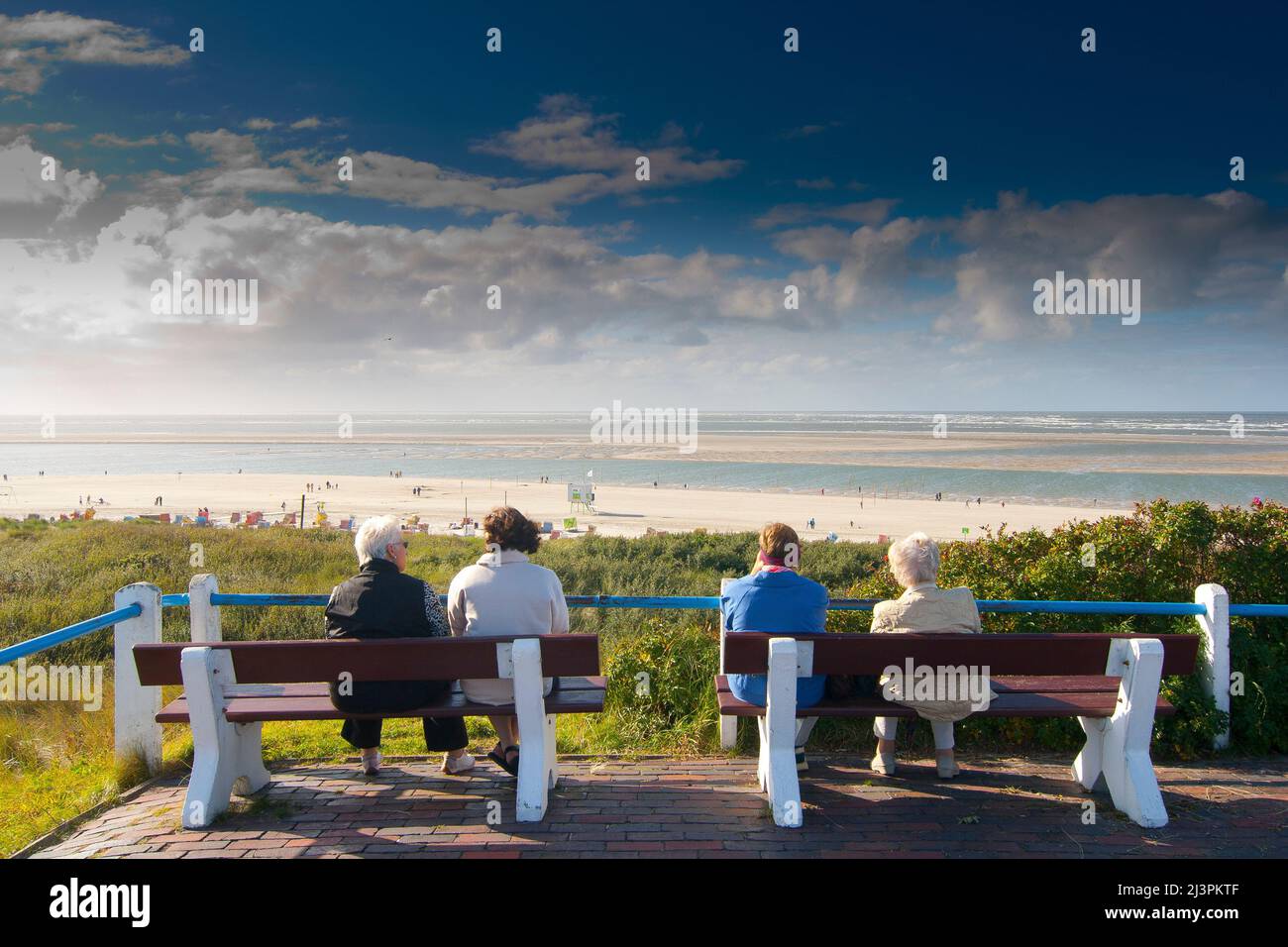 Rente, Pansion, Ruhestand, auf Bank Stockfoto