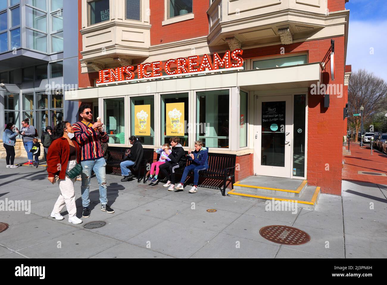 Jeni's Splendid Ice Cremes, 1925 14. St NW, Washington, DC. Außenansicht einer Eisdiele im U Street Corridor Cardozo/Shaw Viertel. Stockfoto